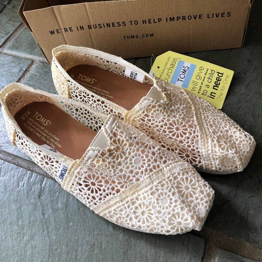 🌟HP! NWT RARE Toms Natural Moroccan Crochet Shoes